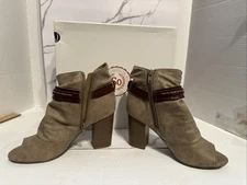 NEW IN BOX~So~Womens Sz 6 Goals~Tan~Peep Toe Heeled Ankle Boots~3.25” heel