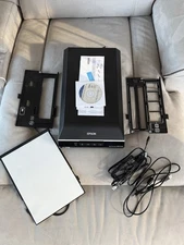 Epson Perfection V550 Photo Scanner with Film Holder and AC Adapter