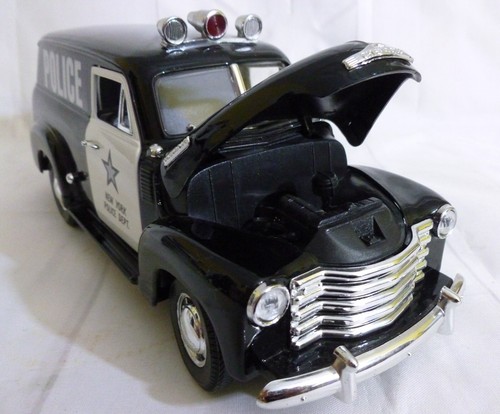 1950 Chevrolet Panel Police Truck, New York Police Dept - 1:18 MIRA Solido - Picture 7 of 16