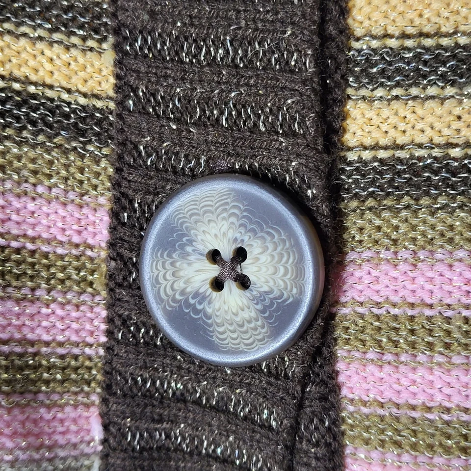 Cárdigan suéter pequeño Mountain Lake arco iris a rayas metálico con botones Foto 3 de 4