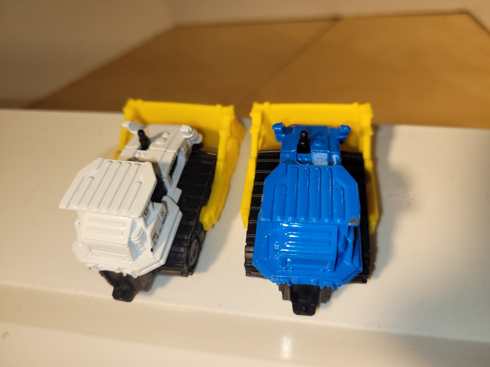 Matchbox Mattel 2013 MB 948 WHITE Toy Box; BLUE Maintenance Crew