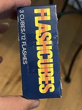 Sylvania Blue Dot  CamerA  Flash Cubes   1 PACKS OF 3 CUBS.