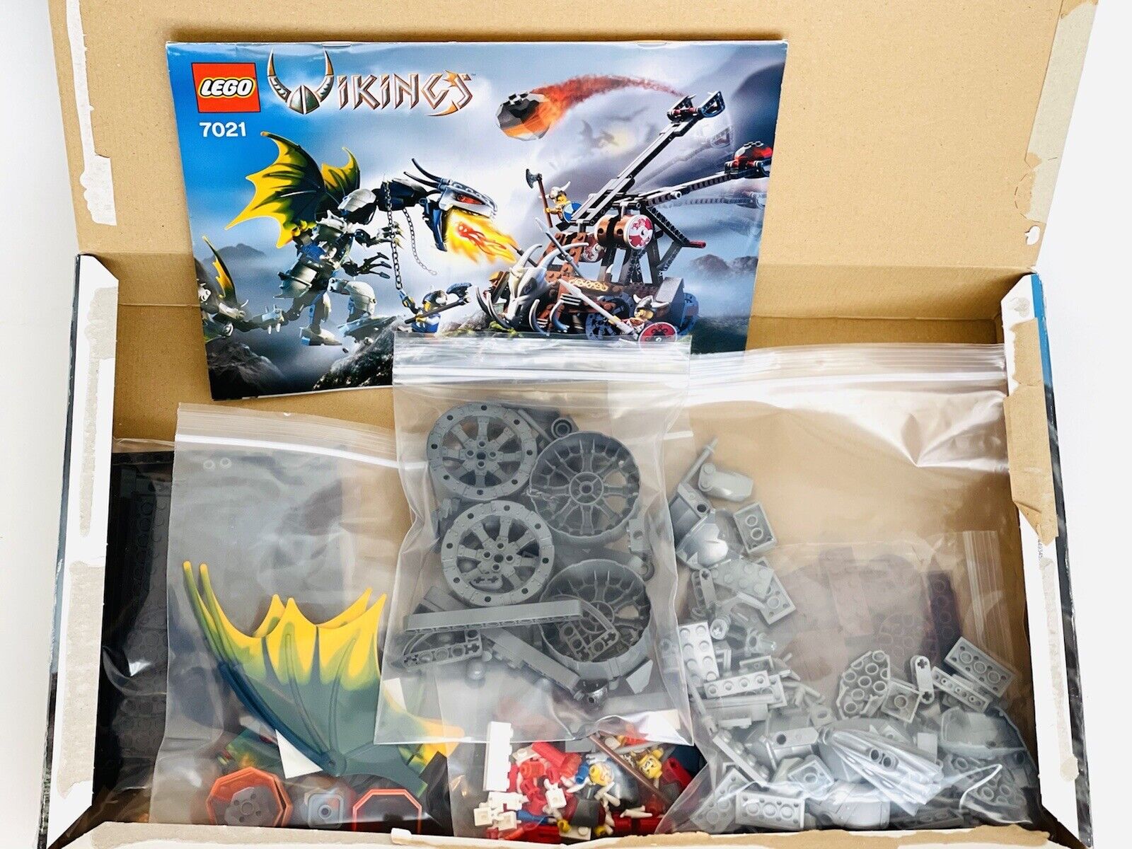 LEGO Vikings 7021 Viking Double Catapult vs. Armoured Ofnir Dragon