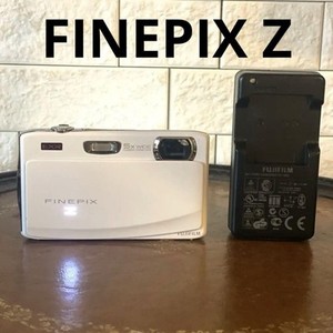 FUJIFILM FinePix Z900 EXR/シルバー 画面にタッチするだけでどんなシーンもキレイに撮影！49パターン