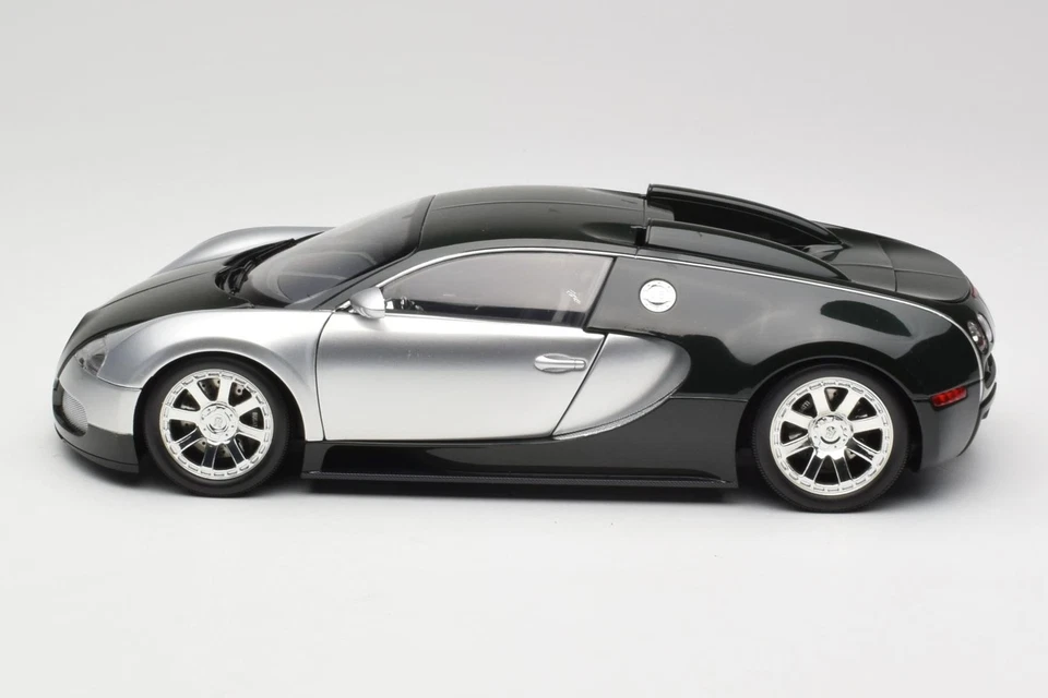 100110852 Bugatti Veyron Edition Centenaire Chrome Green Minichamps 1/18 - Immagine 4 di 4