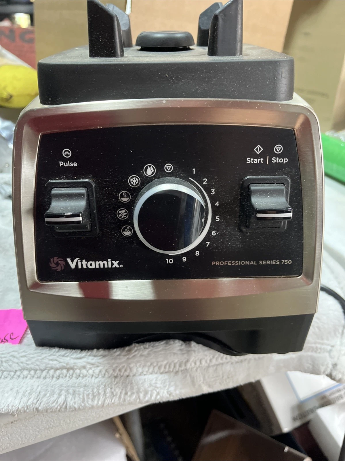 Vitamix Professional Series 750 Blender in brushed stainless steel Works