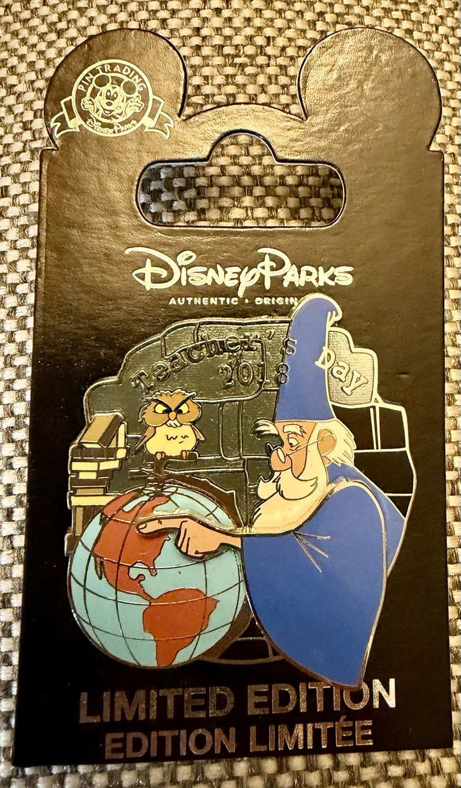 Official Disney 2018 Teacher‘s Day LE Pin w/Merlin Sorceror and the Stone