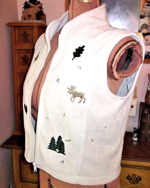 Кремовый ФЛИСОВЫЙ жилет CHRISTOPHER & BANKS с вышивкой ЛОСИ МЕДВЕДИ на молнии/размер S - Изображение 2 из 4