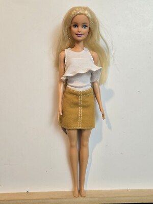 Mattel - Barbie Fashionistas Doll - Blonde Redress Restyle C276