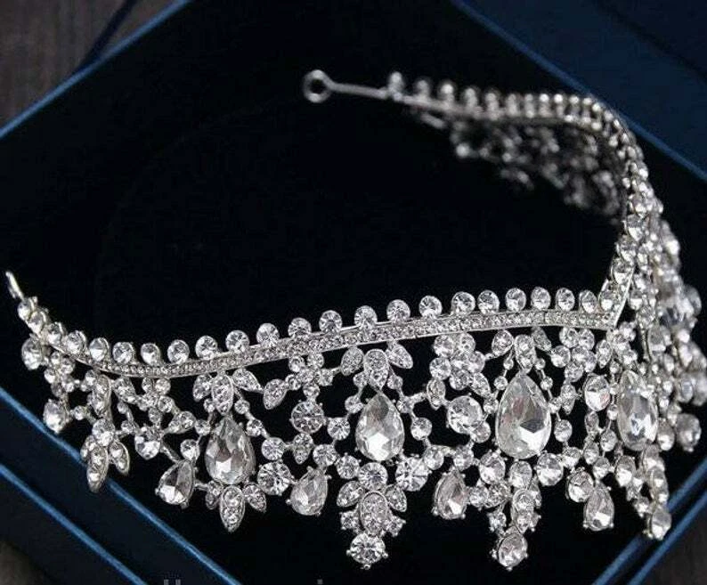 Hermosa tiara brillante para mujer con cristales transparentes en plata de ley 925 Foto 3 de 4