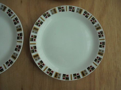 6 x Vintage Alfred Meakin Glo-White Random pattern side plates 18 cms dia - Picture 5 of 18