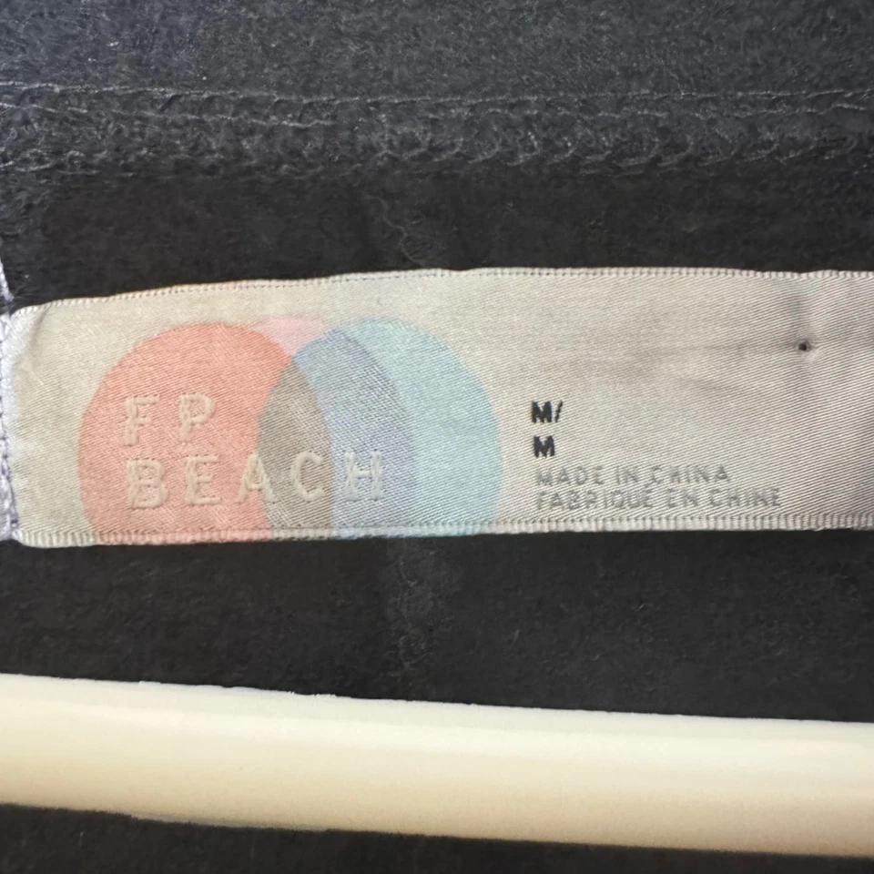 Mono FP Beach Negro con Capucha Talla M Bolsillo Grande Ropa de Salón Free People Foto 4 de 4