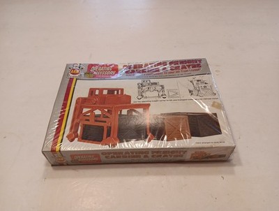 HO Scale, AHM, #11010, Operating Freight Carrier & Crates, New Sealed