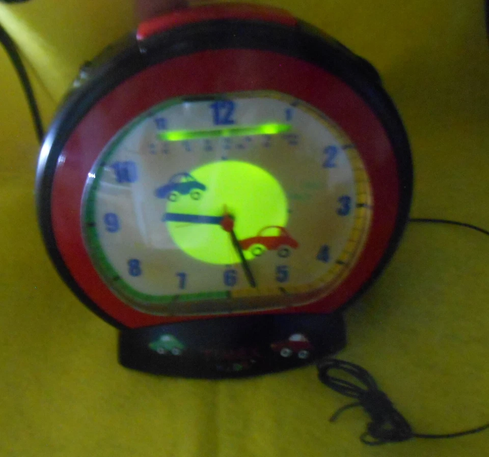TIMEX KIDS - Night Light AM FM Alarm Clock Radio TK320B Missing Battery Cover - Image 2 of 4