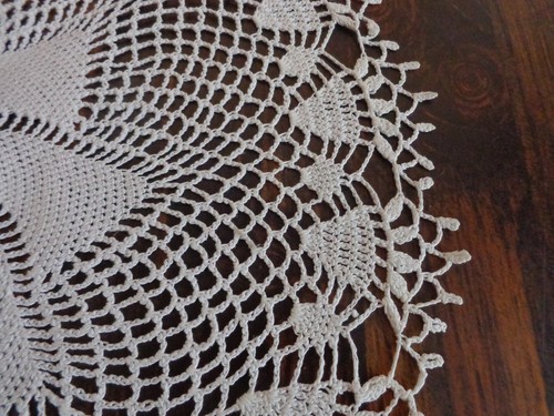 HANDMADE VINTAGE DOILY 17" WHITE Swirl Flower Fan Web Crocheted Lace - Picture 3 of 6