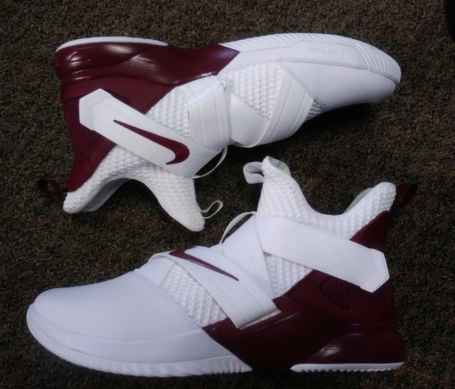 maroon nike shoes mens