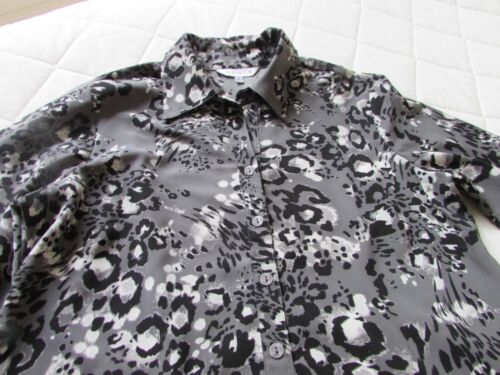 ladies blouse size 12 Noni B 3/4 Sleeves with a V slit in the cuff Buttons Front - Picture 3 of 11