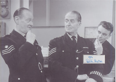 PETER BYRNE signiertes 12x8 Foto Display DIXON OF DOCK GRÜN COA