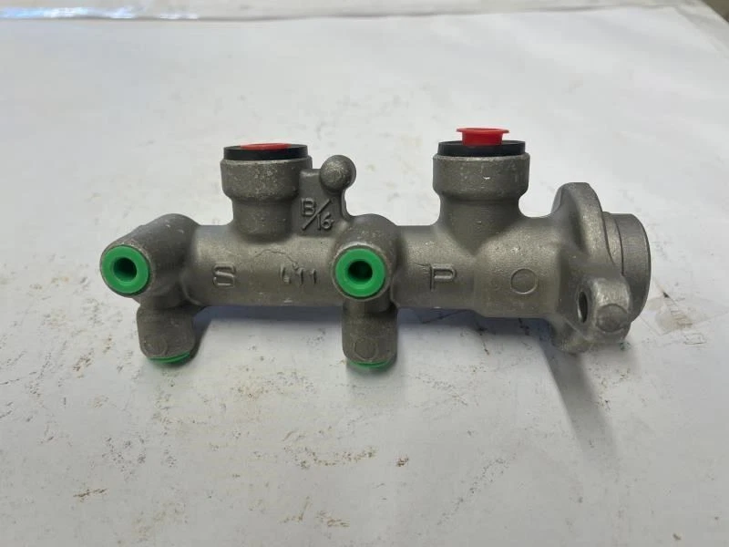 Cilindro maestro de freno Loyale 1990-1994 para Subaru DL GL Standard XT GL-10 RX Foto 2 de 3