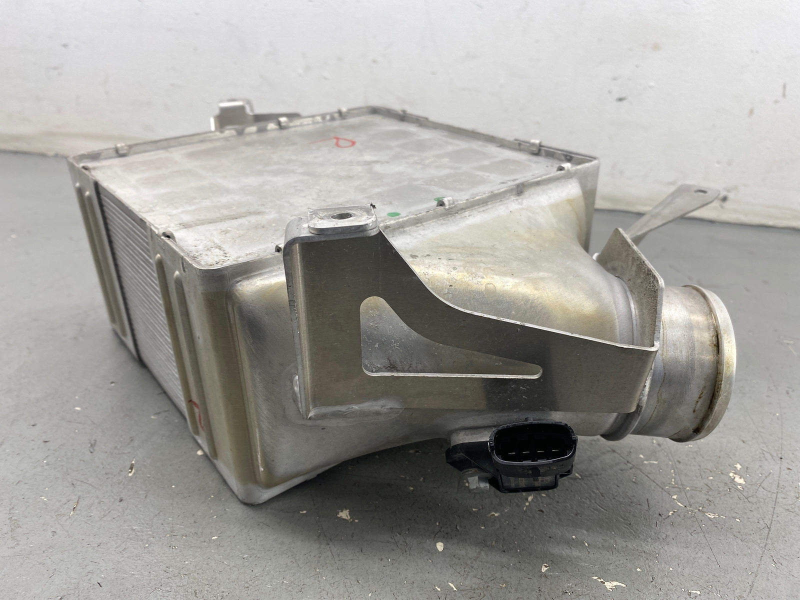 2020-2023 MCLAREN GT 4.0L ENGINE RIGHT COOLING INTERCOOLER 14F0556CP OEM 2021