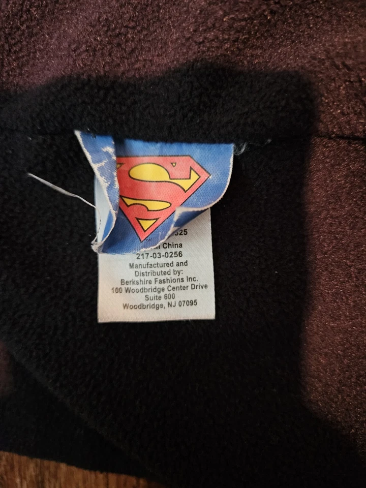 Sombrero de invierno Berkshire Fashion para niños pequeños Superman Foto 3 de 4