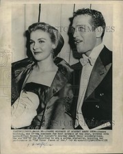 1958 Press Photo Joanne Woodward, husband Paul Newman at Academy Awards.