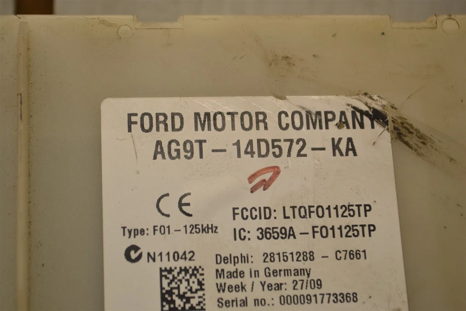 Land Rover LR2 2010 caja de fusibles conexión OEM AG9T14D572KA módulo 437-8A1 Foto 2 de 4