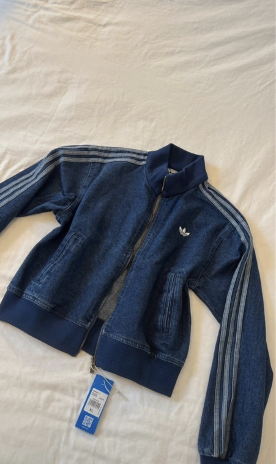 Veste Adidas Denim en coton premium avec finitions brodées exclusives