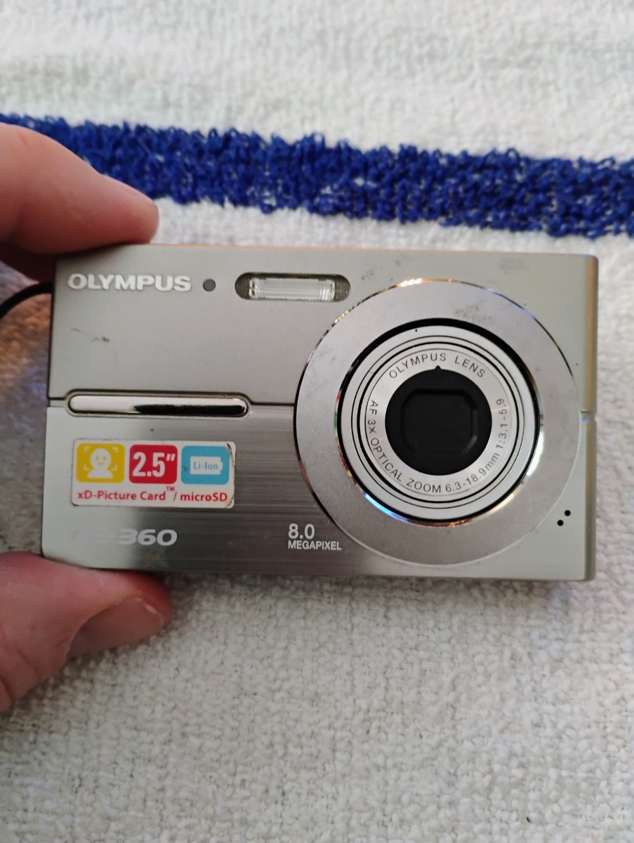 OLYMPUS オリンパス FE-360 コンパクトデジタルカメラ　シルバー Olympus FE-360 Digital Point & Shoot Silver Camera 8.0 Zoom Read