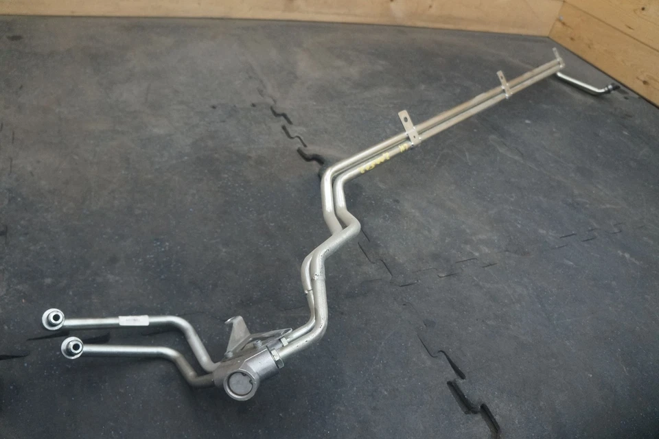 Manguera de tubo de enfriador de aceite de transmisión AD43-321363-AC Aston Martin Rapide S 2014 Foto 3 de 4