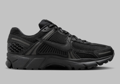 Nike Zoom Vomero 5 メンズシューズ ブラック Nike Zoom Vomero 5 Men's Shoes – Midway Sports