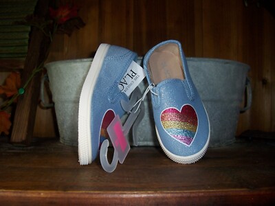 THE CHILDRENS PLACE GIRLS HEART THEME GLITTER EFECT SHOES SIZE 2 BLUE SLIP ON NE