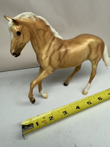 Breyer classic freedom horse palomino ginger mold excellent condition 8” - Picture 2 of 5