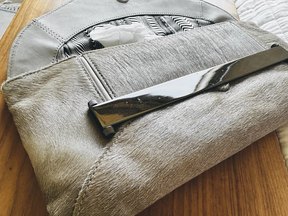 Bolso sin asas de noche Anthropologie Leifsdottir gris de piel sintética Foto 2 de 3