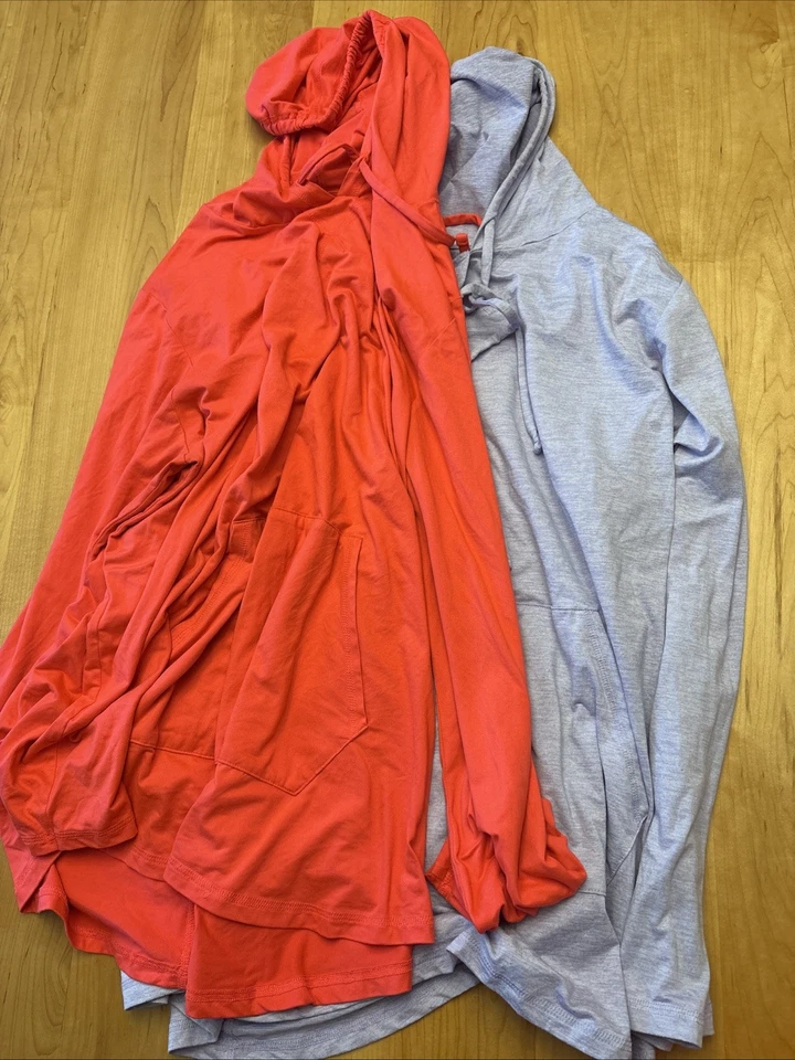 Pulôver feminino Livi Lane Bryant com capuz 22/24 treino leve. Conjunto de 2. - Imagem 2 de 4