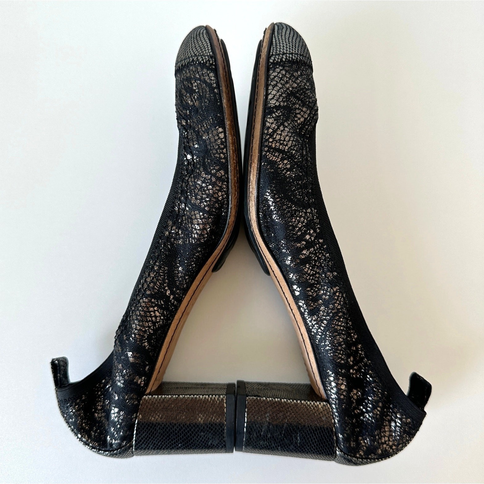 CHANEL Black Gold Metallic Cap Toe Stretchy Block Heel Pumps IT 40 thumbnail 9