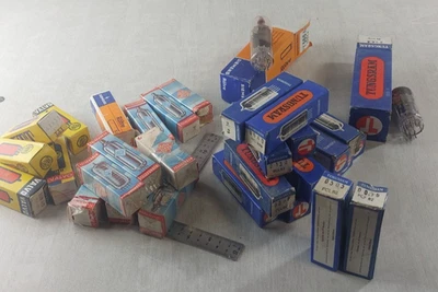 Lot d'anciennes lampes / ampoules, tubes radio, Valvo, Tungsram, Telefunken - Photo 1/4