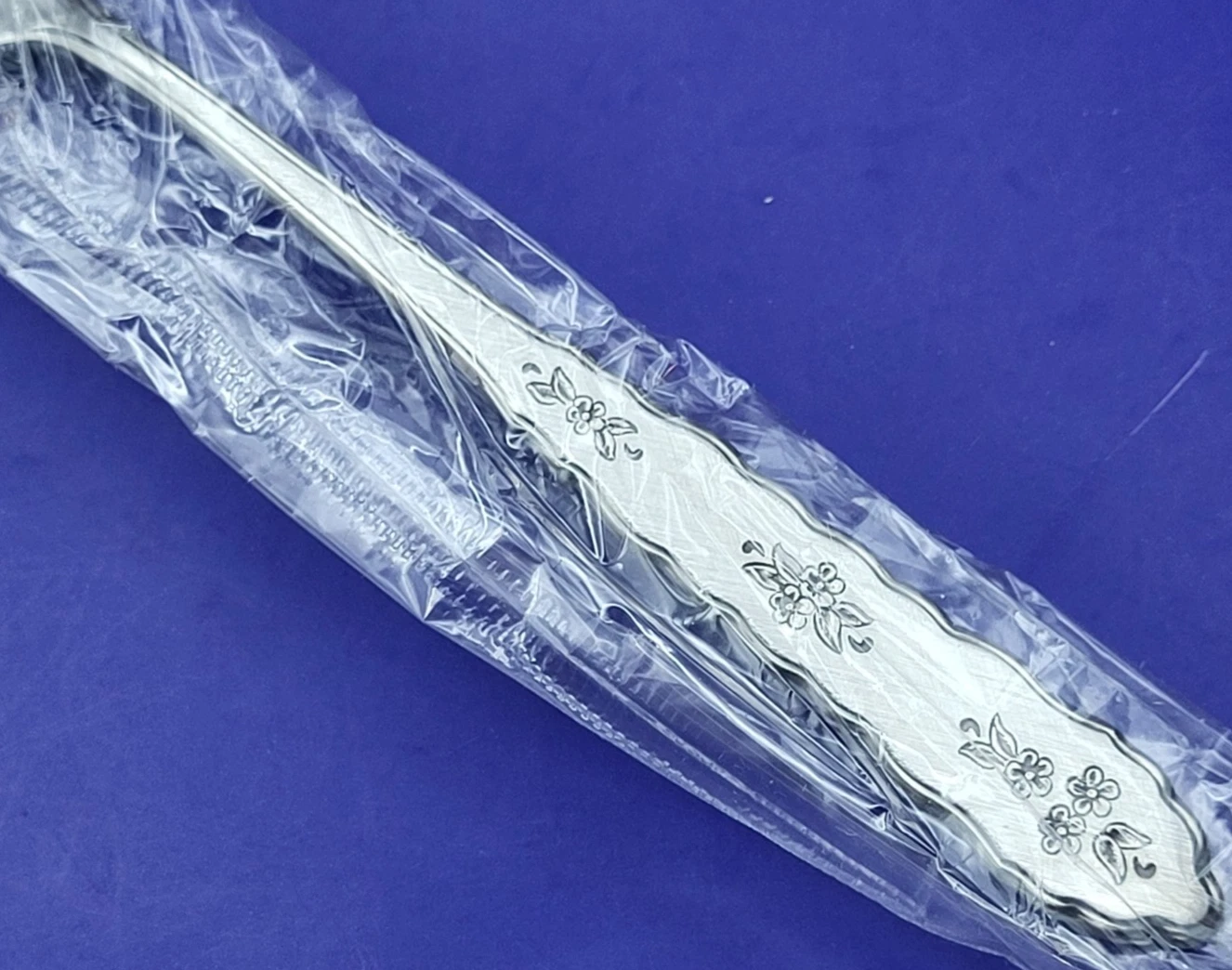 Oneida FLORAL BOUQUET NEW Stainless Distinction Deluxe Flatware Choice of Sets
Opens in a new window