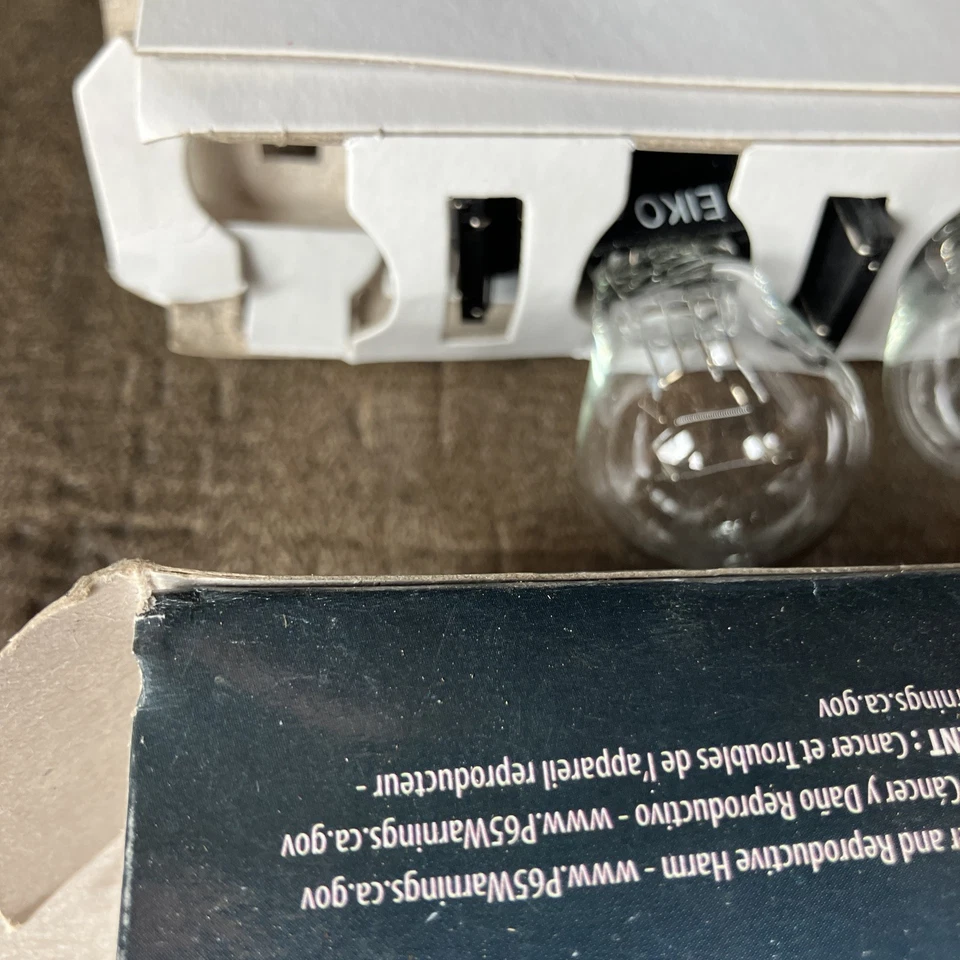 Lot Of 9 Tail Light Bulb-Standard Lamp - Boxed Eiko/Peak 3157 - Imagem 3 de 4