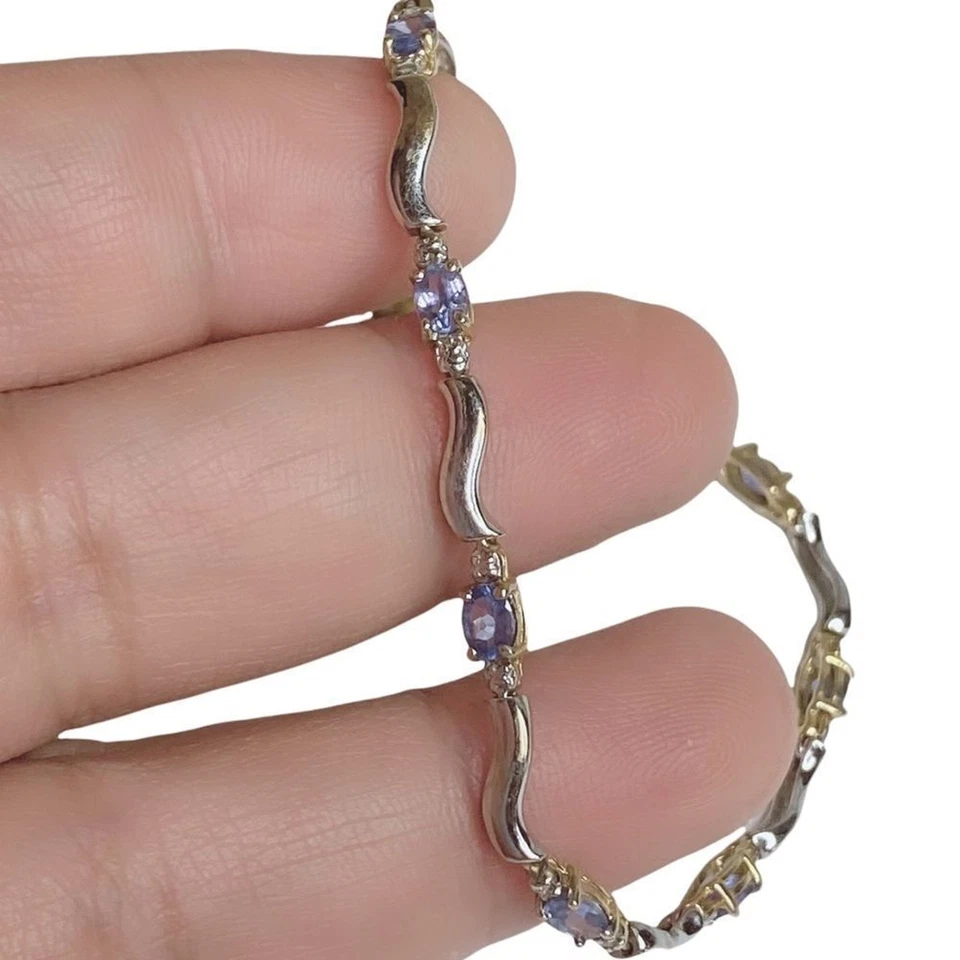 Brazalete de eslabones ondulados de tanzanita forma ovalada de oro amarillo y blanco de dos tonos 14KT Foto 2 de 4