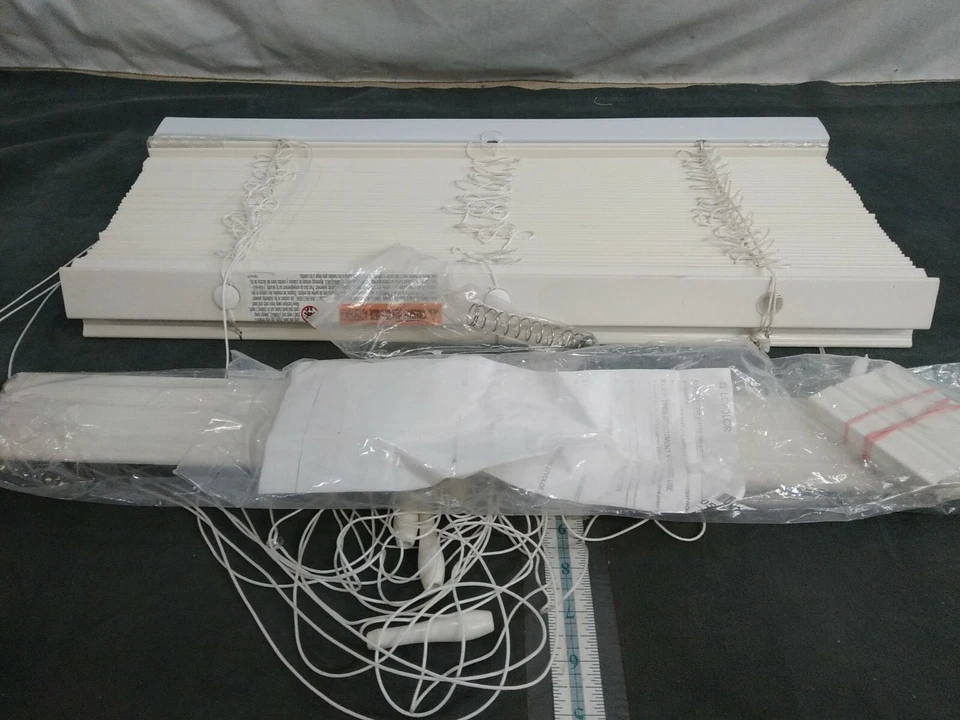 NUEVA MINI PERSIANA LEVOLOR & PROJECT SOURCE 2" BLANCA, ALUMINIO, VINILO, 24x76 Foto 2 de 4