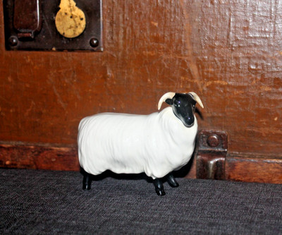BESWICK England Schaf Waliser Schwarznasenschaf Porzellan