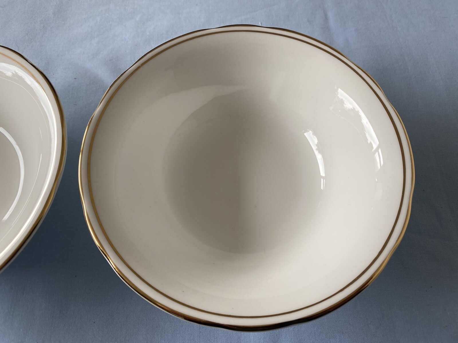 Duchess Bone China Ascot 2 Dinner Plates, 2 Bowls, 2 Trios VGC