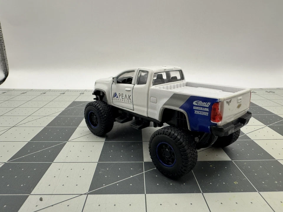 Maisto 2017 Chevrolet Colodado ZR2 Pickup Truck, White "PEAK Suspension" - 1/48 - Image 2 of 4