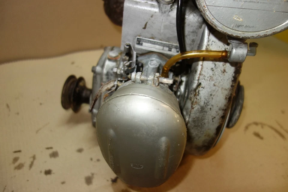 Motor Sachs Stamo 76 de colección raro tanque de carburador agrícola dañado Foto 3 de 4