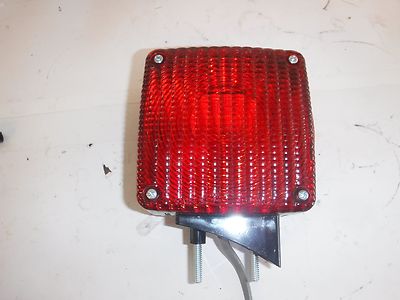 Square Double Face Pedestal Mount Turn Signal RH (B)
