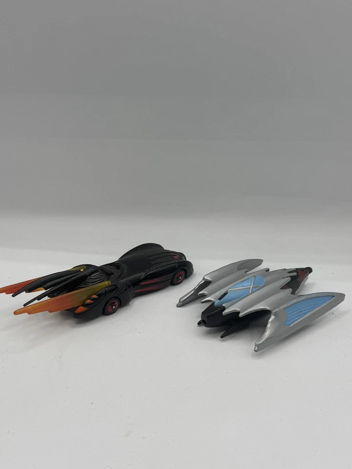 DC Comics, Бэтмен Бэтмобиль Игрушечный Автомобиль винтажный 1997, Литой Бэтмен и Робин - Изображение 2 из 4