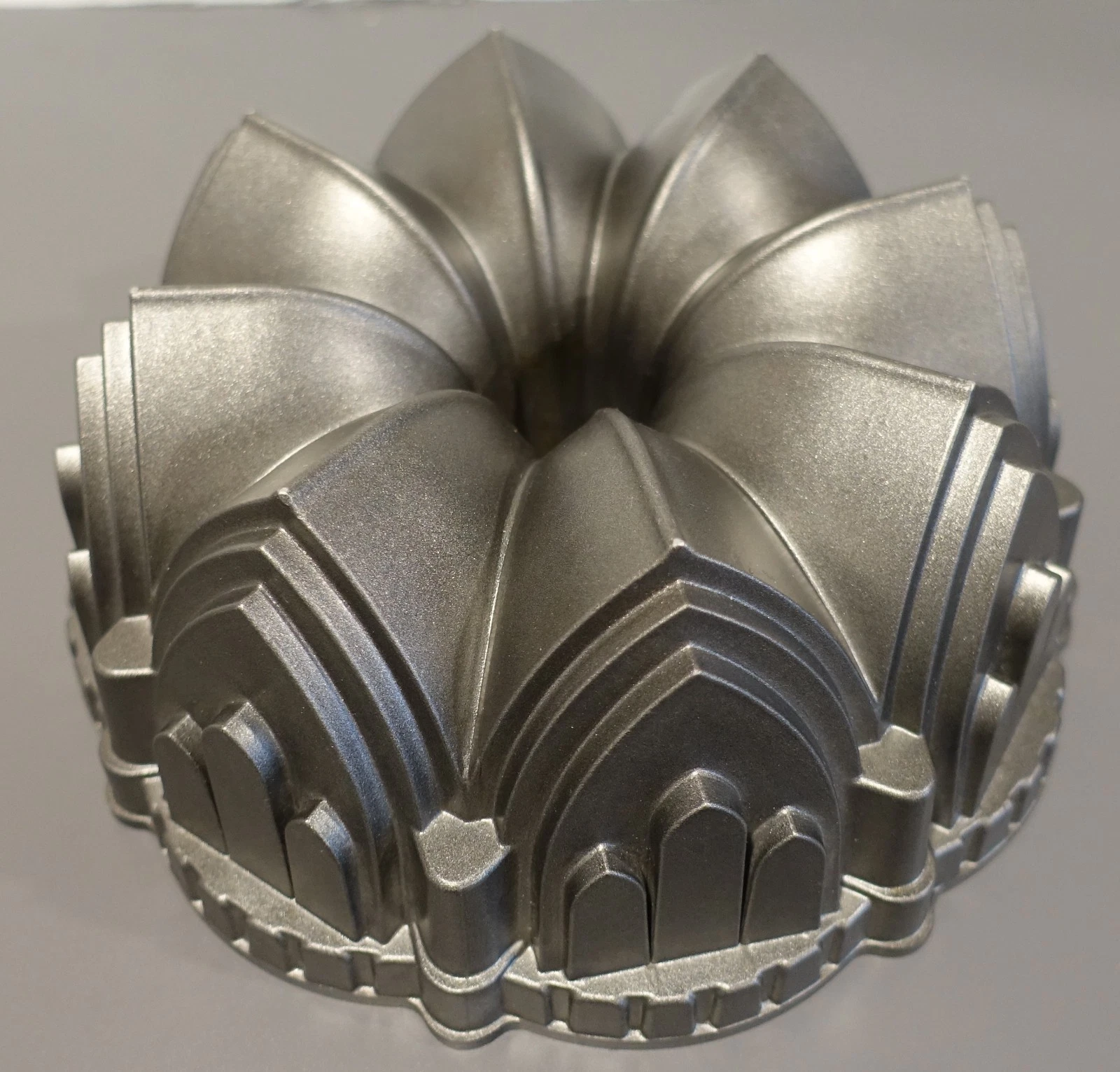 Nordic Ware USA Cathedral Bundt Cake Pan 10 Cup Non Stick Cast Aluminum