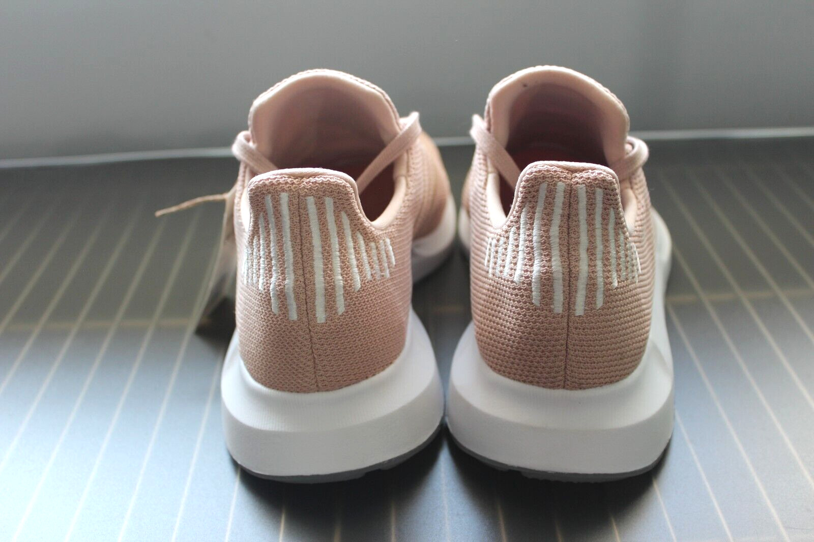 adidas Women's 10 - Swift Run 'Ash Pear'l image 3
