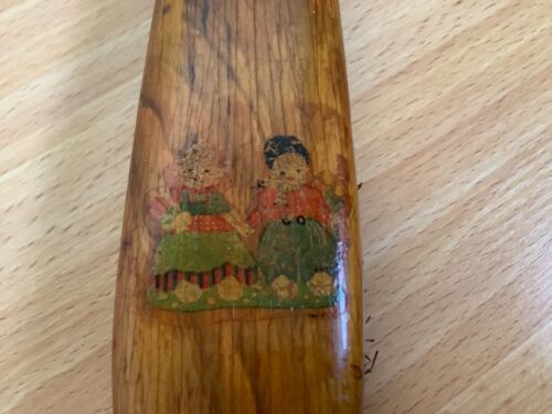Vintage Clothes Brush with Dutch Girl and Dutch Boy Holding Hands & Tulips - Picture 1 of 12